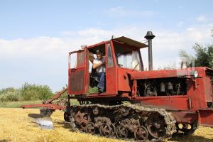 Татарстанның атказанган механизаторы: “ДТ-75” булганда, чит ил тракторы кирәкми”