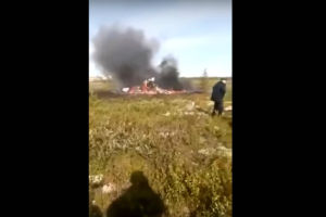 Вахтада эшләүче нефтьчеләр утырган вертолет бәрелешү нәтиҗәсендә 18 кеше үлгән (видео)