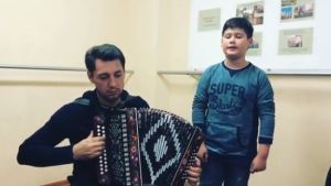 Фирдүс Тямаев искитмәле тавышлы Себер татары егетен тапкан - видео