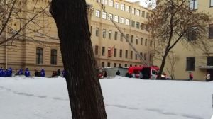 Петербургта университет бинасының берничә каты ишелгән: хәрабәләр астында кешеләр калган булуы ихтимал