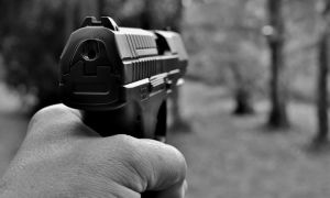 Салават шәһәрендә кафеда егет белән кызга пистолеттан атканнар