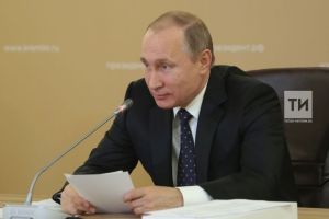 Путин мәктәпләрдә дәфтәрләр санын киметергә кушты