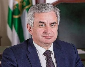 Абхазиянең экс-президенты үз теләге белән отставкага китте
