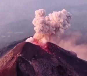 Вулкан: кызыклы һәм куркыныч видео