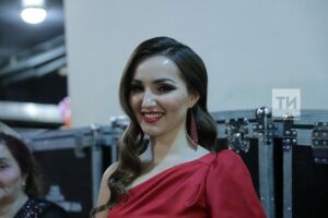 Ильмира Нәгыймова «Күңел» радиосында эшләүче егетне биергә өйрәткән