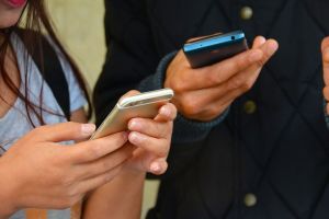 Мәгариф министры: «Алтынчы сыйныфта укучы кызымның мобиль телефоны юк»