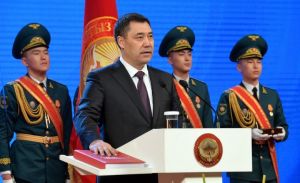 Кыргызстанның яңа президенты портретын түрәләр бүлмәсенә элмәскә кушты