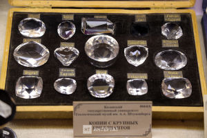 Дөньяда иң каты матдә булган алмазны ничек кисәләр?