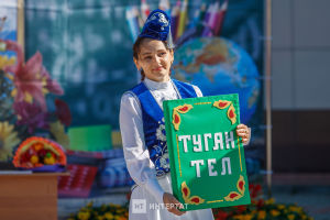 Паспортларда һәм һәйкәлләрдә татар исемнәре татарча калсын