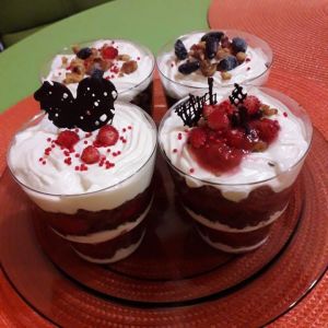 Стаканда җиләкле десерт рецепты