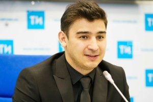 Данир Сабиров: «Тамашачым күчтәнәчләре белән дәваланам»