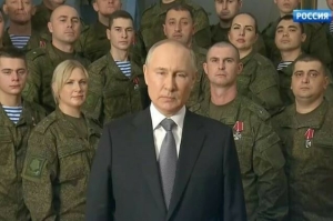 Путин Яңа ел мөрәҗәгатендә үпкәләрне үткән елда калдыруны теләде