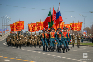 Җиңү көне - 2022: хәрби парад, Үлемсез полк, Борис Кузнецовка бюст ачу