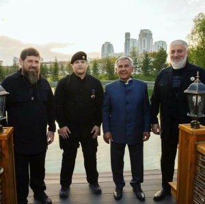 Рөстәм Миңнеханов Рамзан Кадыровның улы Адамга «Дуслык» ордены тапшырды