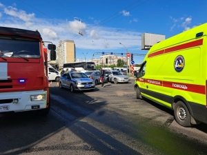Петербургта 12 машина бәрелешкән, авариядә 16 кеше имгәнгән