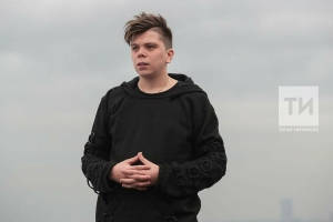Элвин Грей хастаханәгә эләккән