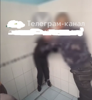 Азнакай мәктәбендә 9 класс укучылары бәдрәфтә сугышкан