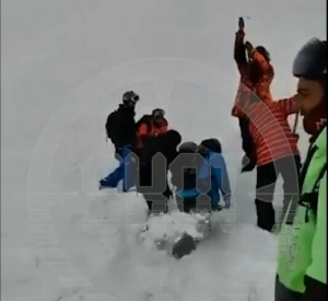 Һималай тауларына чаңгыда шуарга барган Россия туристлары кар ташкыны астында калган