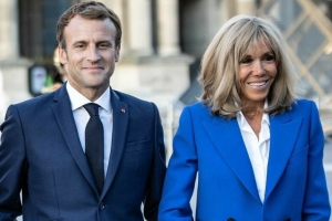 Франция президенты хатынын «элек ир кеше булган» дип сөйләүчеләргә җавап бирде