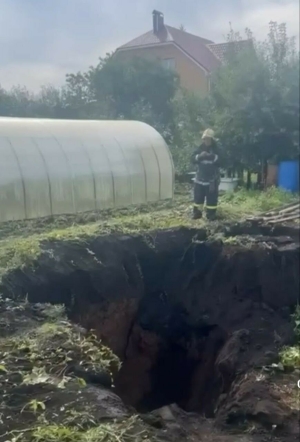 Тукай районы Бәтке авылында бәрәңге бакчасында җир убылган, аста су кайнап тора