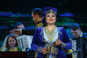 Сиринә Зәйнетдиновадан мәгънәле җыр: «Иртән, ялгыш, күлмәгемнең тискәре ягын кидем...»