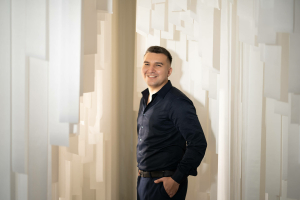 Җырчы Айнур Галләмов: «Елына 200дән артык концерт куям, ә туганнар өчен мин – «тунеядец»