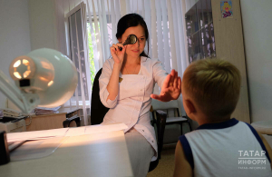 Зумерларның балалары арасында начар күрүчеләр күп булачак: баланың күзен ничек сакларга