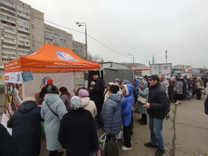 «ЕлМай» халыкка елмаеп эшли: Сөт товарларына ярминкәдә чиратка төнлә үк килеп басалар