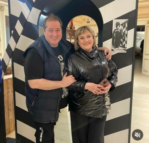 Лилия Хәмитова Винарис белән беренче очрашуын искә ала: «Чәчәкләр алып, тезләнеп»