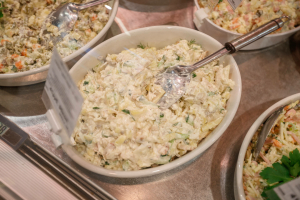 «Бөтен тәме бәрәңгедә». Яңа ел табынына «Оливье» салаты ясау серләре һәм рецепт