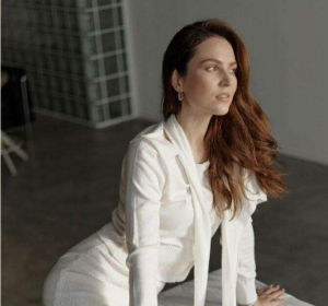 Алия Карачурина-Төхвәтуллина «Яралылар» җырын чыгара