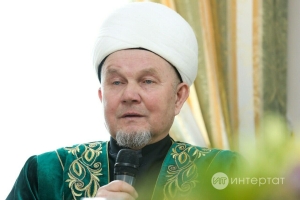 Җәлил хәзрәт Фазлыев: «Яңа ел белән котлау – алдагы 365 көнең матур булсын, дип теләү ул»