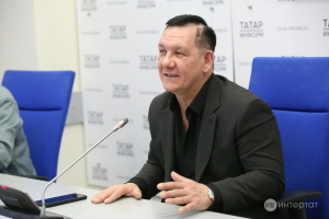 «Мөхәббәт көне бүген...» – Илназардан туйны бизәрлек җыр