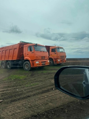 «Абзар арты түгел»: Татарстанда авыл башлыгы чүп түгәргә маташкан машиналарны куып йөргән