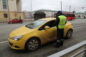 ЮХИДИ хезмәткәрләре, гадәттә, юлда нинди машиналарны туктата?