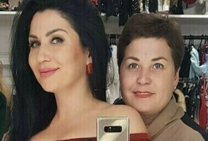 Гүзәл Карамиева артистларның болында киенү-чишенү мизгелен күрсәтте
