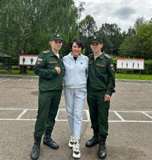 Сиринә Зәйнетдинованың концерт директоры игезәк улларын армиядән каршылаган – хисле видео