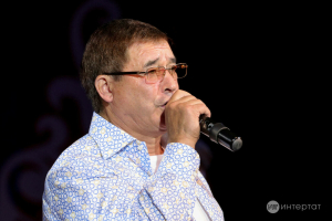 Салават Фәтхетдинов гаиләсендә сөенеч: Хәят аттестат алды