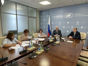 Рөстәм Миңнеханов Татарстан Үзәк сайлау комиссиясенә документлар тапшырды