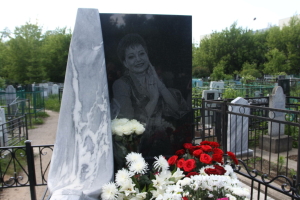 «Сагынулы, үкенечле гомер көзенә икәү атлыйбыз...» - Хәния Фәрхи вафатына 8 ел