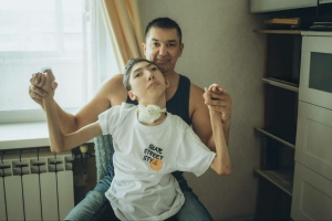 Көчле рухлы гаилә тарихы: «Киң күңелле кешеләр ярдәме белән генә Әмиребез яши»