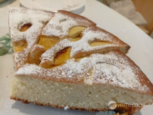 Сөт белән пешерелгән алма шарлоткасы рецепты