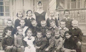 «Беренче сыйныф укучысы Рөстәм Миңнехановны тап» – Лилия Галимова тарихи фото күрсәтте