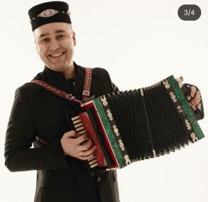 Баянчы, театр артисты Ильяс Шәриповның һөнәрләре арткан