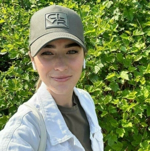 Әлмәт блогеры Айназ Габидуллина әнисен алдаган: «Бер миллионга якын акча эшлисең»