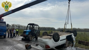 Трактор белән җиңел машина бәрелешкәч, өч кеше һәлак булган