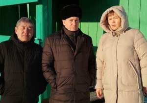 Төмән татарлары Сазъяк авылларына кышкы юл ясауга сөенә: «Юл асфальт кебек!»