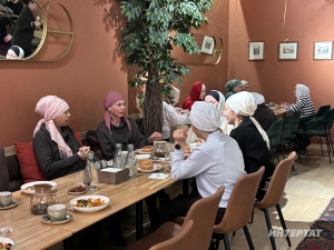 «Рәхәтләнеп бергә авыз ачтык»: Казанның 10 туклану ноктасында хәйрия ифтары узды