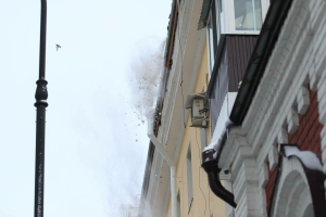 Татарстан халкын, көннәр җылыну сәбәпле, түбәләрдән кар төшү ихтималы турында кисәттеләр