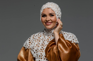 «Нинди тәрбиясезлек» – Ләйсән Гыймаева үзен тәнкыйтьләүчегә җавап биргән